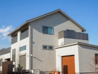 切妻屋根の住宅